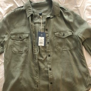 Universal Thread Army Green Shirt (Size XS)